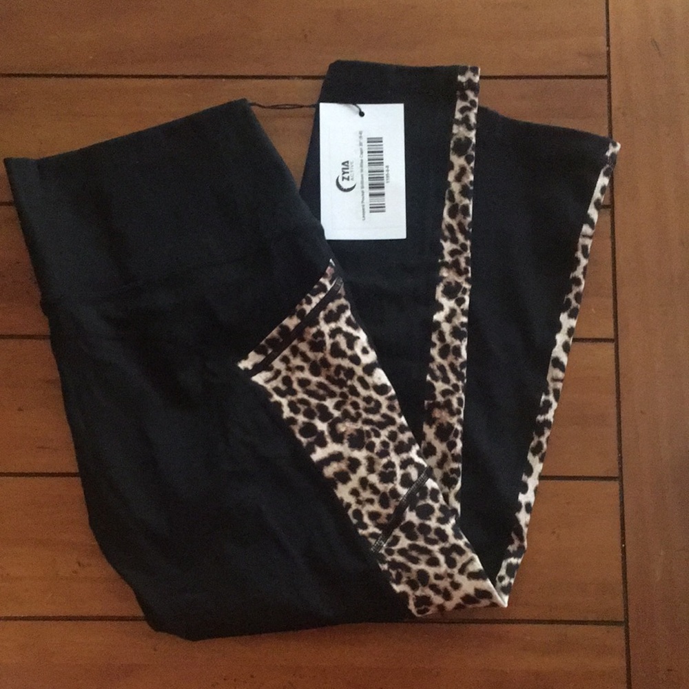 NWT Zyia Leopard Pocket Brilliant Hi-Rise Capri